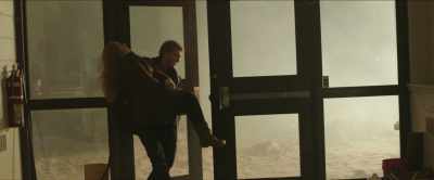 (door clicks)
(wind blowing) - Blame