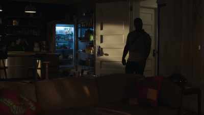[door closes, keys jangle] - The Chi