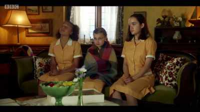 DOOR CLOSES - Malory Towers