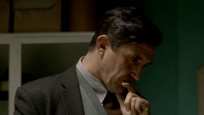 DOOR CLOSES - Call the Midwife