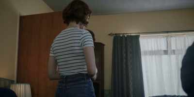 DOOR CLOSES - Maxine