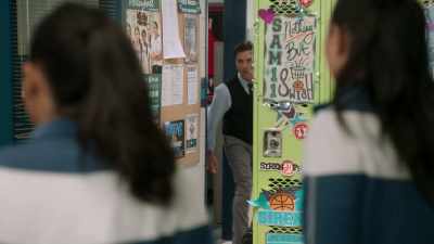 [door closes] - Big Shot