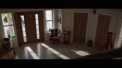 - [door closing]
- [Neil] Someone's home. It could be Chris. - Safe