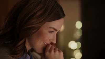 (door creaking) - Inn Love by Christmas