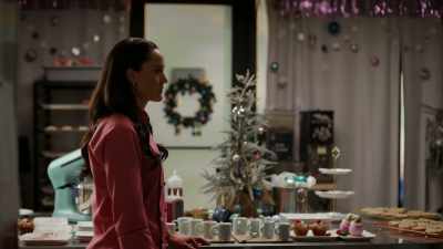 [door creaks open] - A Sprinkle of Christmas