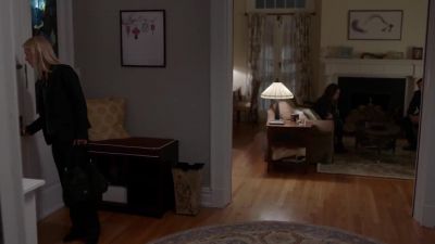 [door creaks] - Homeland