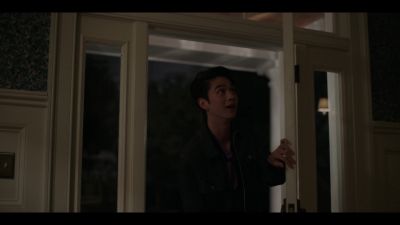 [door creaks] - The Summer I Turned Pretty