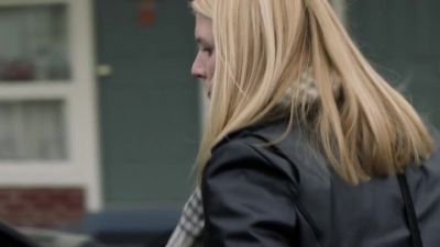 [door handle clacks] - Homeland