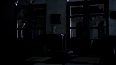 (Door handle clicking) - Homeland