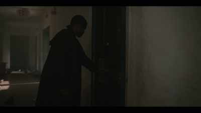 [door handle rattles] - The Walking Dead: Dead City