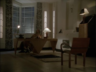 -[door knocks]
-[Benedict] Yeah.
-[door clicks and squeaks] - Agatha Christie's Poirot
