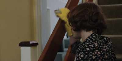 DOOR OPENS AND SHUTS - Maxine