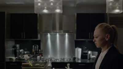 [door opens and closes] - Mr. Robot