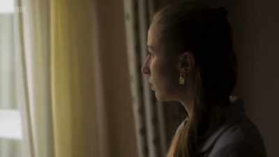 DOOR OPENS - Chloe