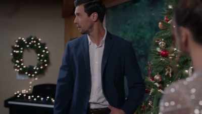 [door opens] - Christmas on the Menu