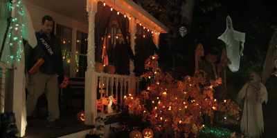 [door opens] - Hubie Halloween