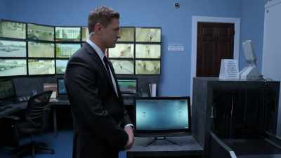 [Door opens] - Tyler Perry's The Oval