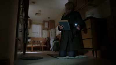 [door opens] - Pretty Little Liars: The Perfectionists