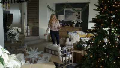 [door opens] - Dirty John