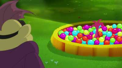 [door opens] - Trolls: The Beat Goes On!