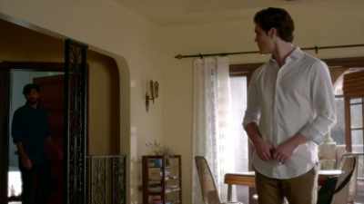 [door opens] - Famous in Love