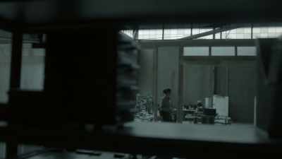 [door opens] - Eyewitness