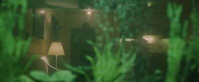 [door opens] - Dahmer – Monster: The Jeffrey Dahmer Story