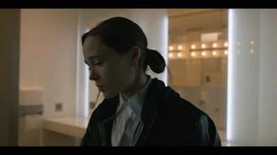 [door opens] - The Umbrella Academy