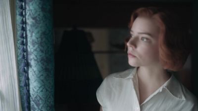 [door opens] - The Queen's Gambit