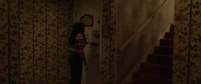 [door rattles] - Annabelle Comes Home