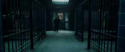 [door shuts] - Copshop