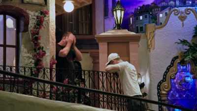 [door shuts] - ¡Casa Bonita Mi Amor!