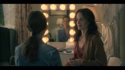 -[door shuts]
-[Shirley sighs] - The Haunting of Hill House
