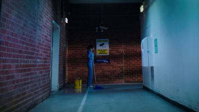 [door slam]
[footsteps] - Wentworth