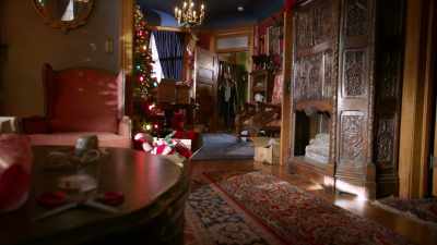 (door squeaking)
(door slamming) - It’s Beginning to Look a Lot Like Murder
