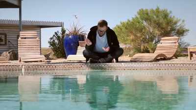 (door squeaking)
(water blooping) - For the Weekend