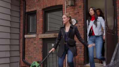 [door squeaks] - The Love Club: Tara’s Tune