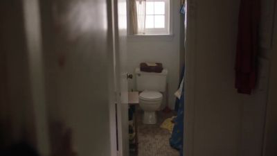 (door squeaks) - Queen of the South