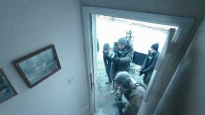 [door thuds] - FBI: Most Wanted