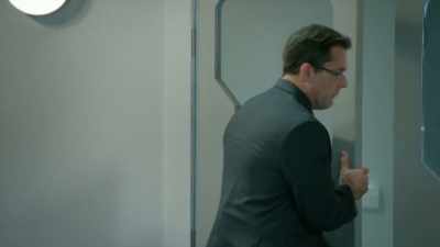 - [door thuds] - I Am Frankie