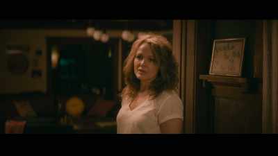 (door thuds shut)
(tense music) - Katie's Mom