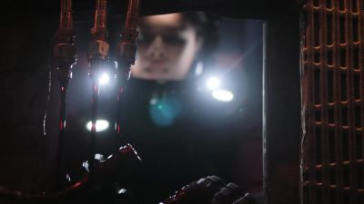 [door thumps] - The Expanse