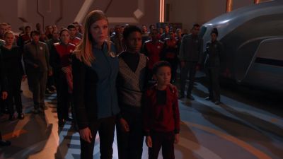 (door whooshes shut) - The Orville