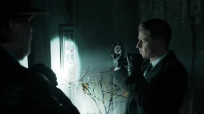 (DOORBELL BUZZING) - Gotham