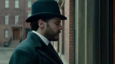 [ Doorbell chimes ] - The Alienist