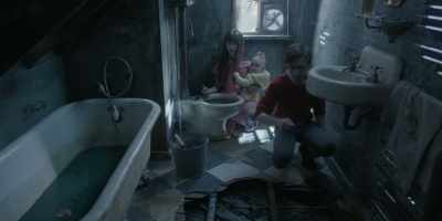 -[doorbell chiming]
-Stay here. And not a peep. - A Series of Unfortunate Events