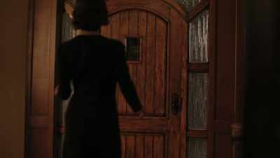 (doorbell ringing) - Bury the Past