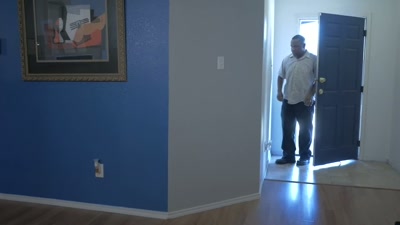 (doorbell rings)
(door opens) - Homeboys
