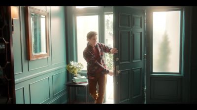 [doorbell rings]
LAKE: Come in! - Love, Victor