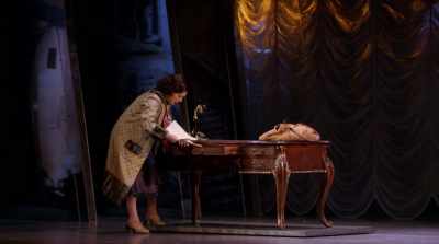(DOORBELL RINGS)
Oh, can somebody get that, please? - Funny Girl